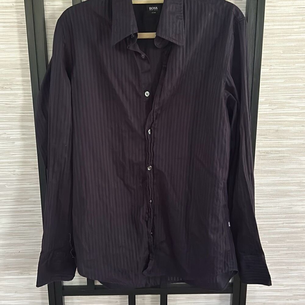 Boss Hugo Boss navy pinstriped solid button-down shirt fitted size M